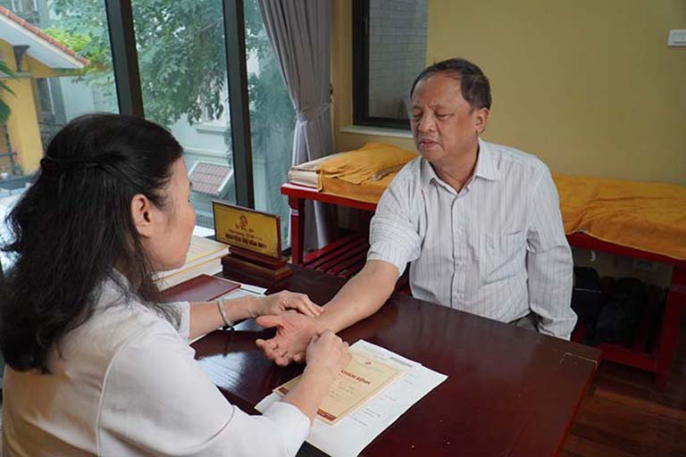 Bác sĩ Nguyễn Thị Vân Anh là chuyên gia trong khám và điều trị bệnh dạ dày bằng Y học cổ truyền Bác sĩ Nguyễn Thị Vân Anh là chuyên gia trong khám và điều trị bệnh dạ dày bằng Y học cổ truyền