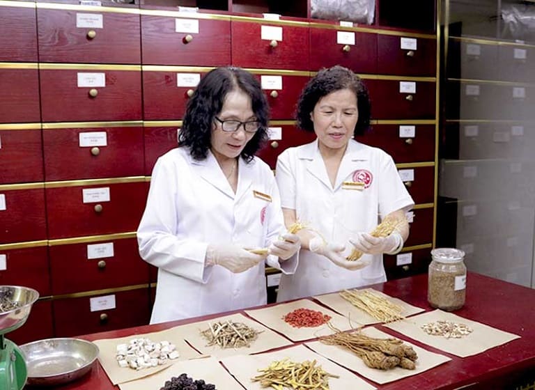 Bác sĩ Vân Anh và bác sĩ Lê Phương là những danh y nổi bật tại Nhất Nam Y Viện