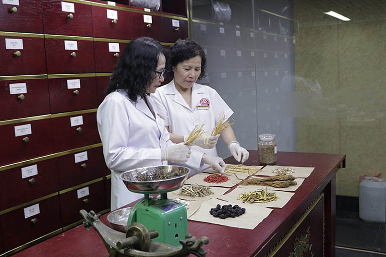 Nhất Nam Bình Vị Khang được đội ngũ bác sĩ nghiên cứu nghiêm ngặt, kỹ lưỡng Nhất Nam Bình Vị Khang được đội ngũ bác sĩ nghiên cứu nghiêm ngặt, kỹ lưỡng