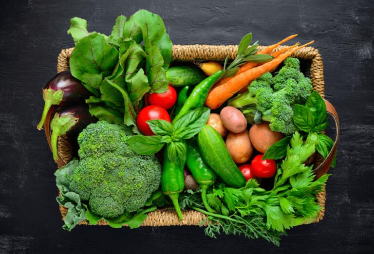 Ăn nhiều rau xanh và các thực phẩm sạch là cách điều trị trào ngược dạ dày hiệu quả