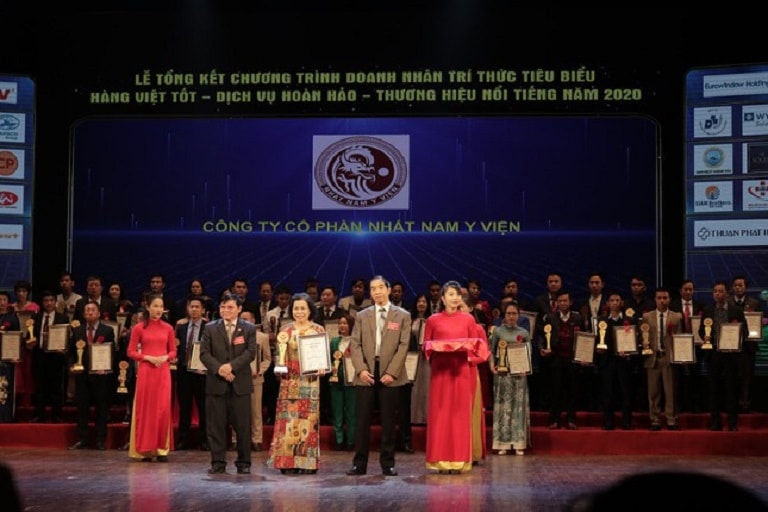 Nhất Nam Y Viện nhận giải thưởng “Top 20 thương hiệu tốt nhất năm 2020”