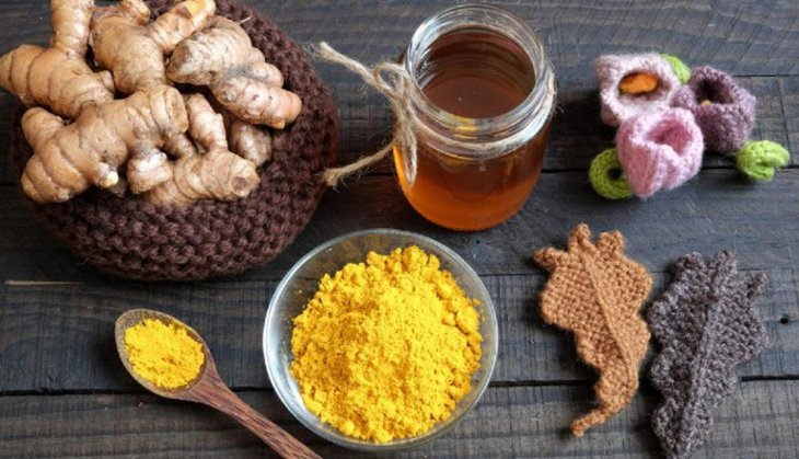 Phối hợp nghệ và mật ong tại nhà để chữa đau dạ dày