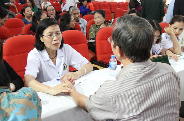 TS.BS Nguyễn Thị Vân Anh đưa ra một số lời khuyên hữu ích cho người bệnh